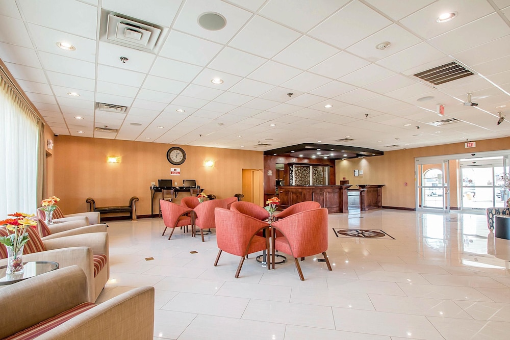 Clarion Inn Elmhurst - Oak Brook near I-88, I-290, I-294 32/43