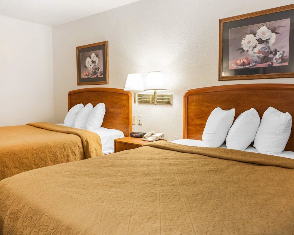 Quality Inn South Indianapolis, IN 12/35