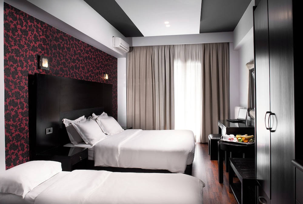 غرفة ثلاثية بسرير مزدوج وسرير بطابقين، Areos Hotel 5/7