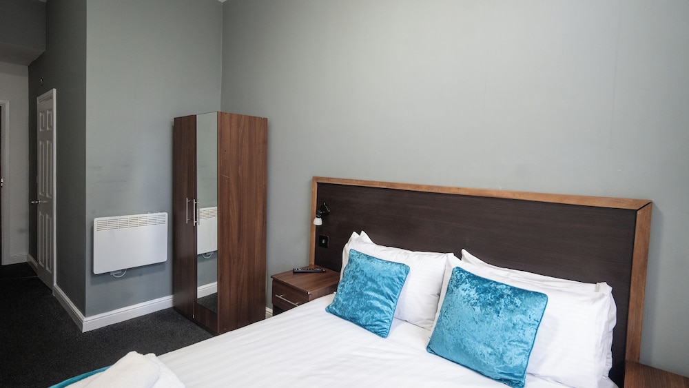 IBI Imperial Salford (ex Trivelles Hotel Manchester - Cross Lane) 39/62