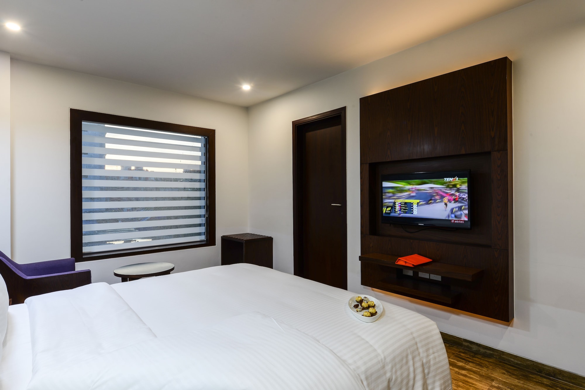 PREMIER, QUEEN BED, SMOKING