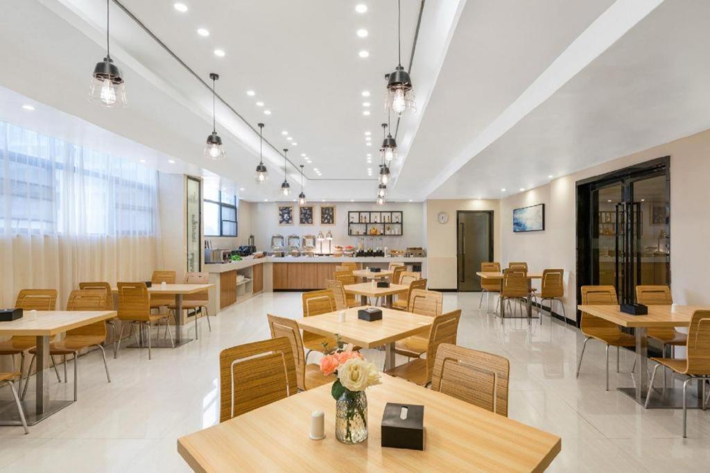 City Comfort Inn (Liuzhou Wanda Plaza) 43/54