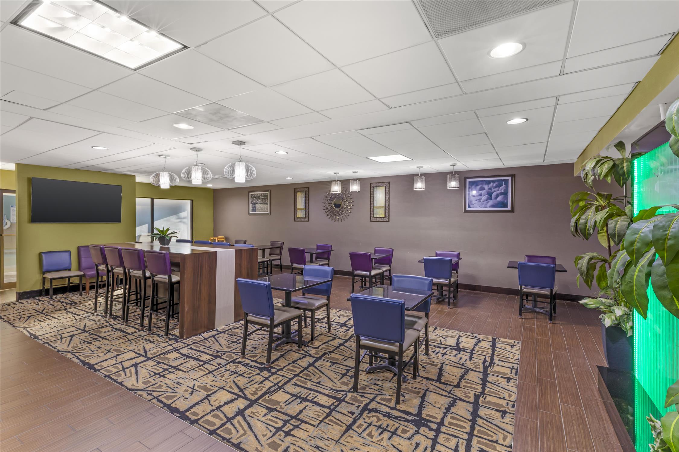 Best Western Plus McDonough Inn & Suites 52/55