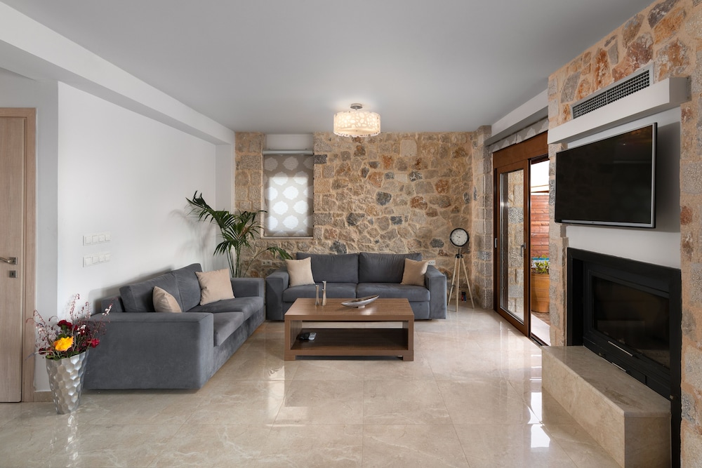 Sperveri Enalio Villas 18/30