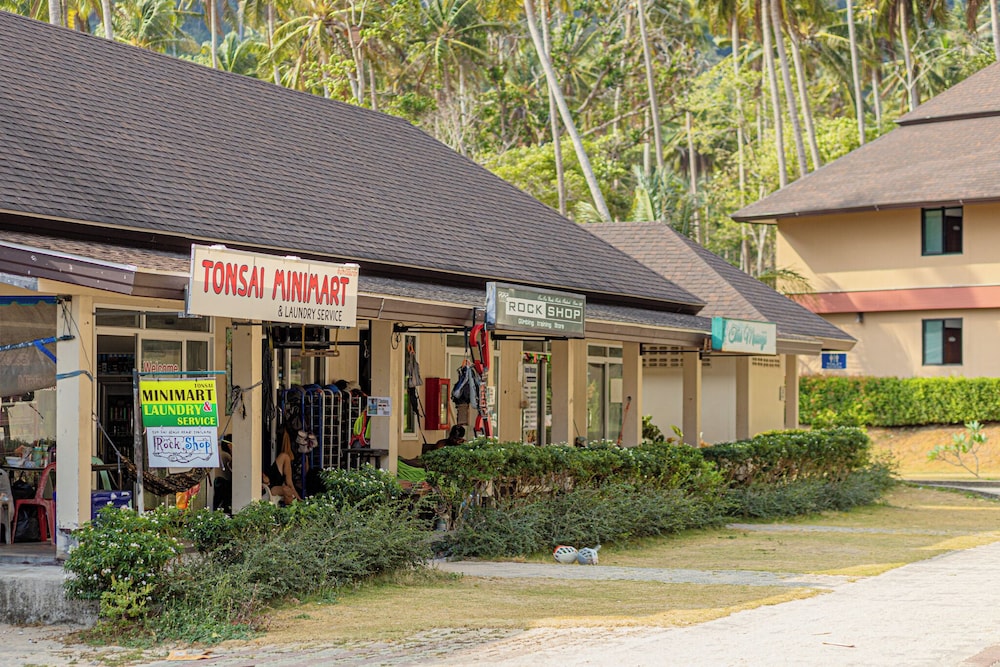 Tonsai Bay Resort 6/50