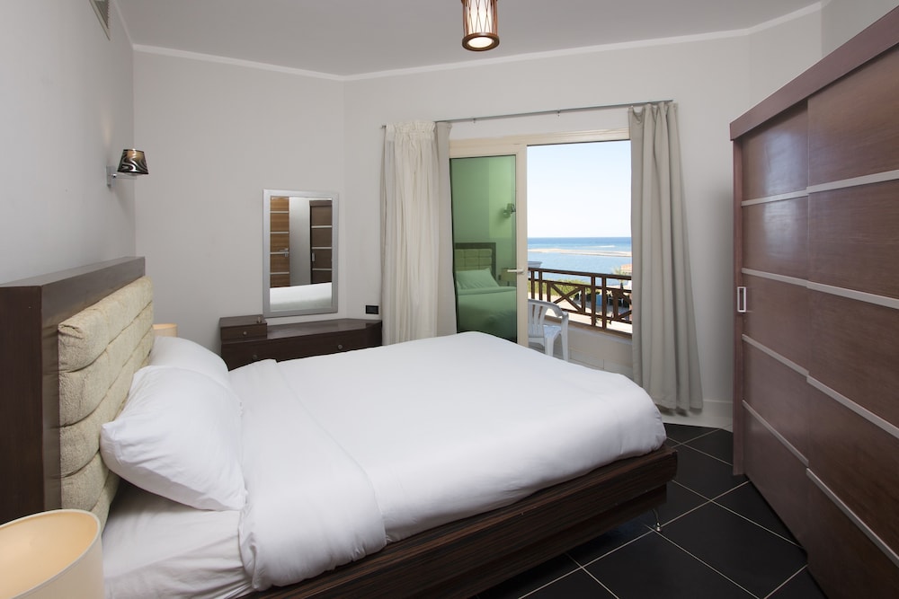 Royal Beach Serviced Apartments 36/75