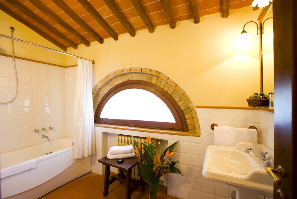 Monsignor Della Casa Country Resort 48/70