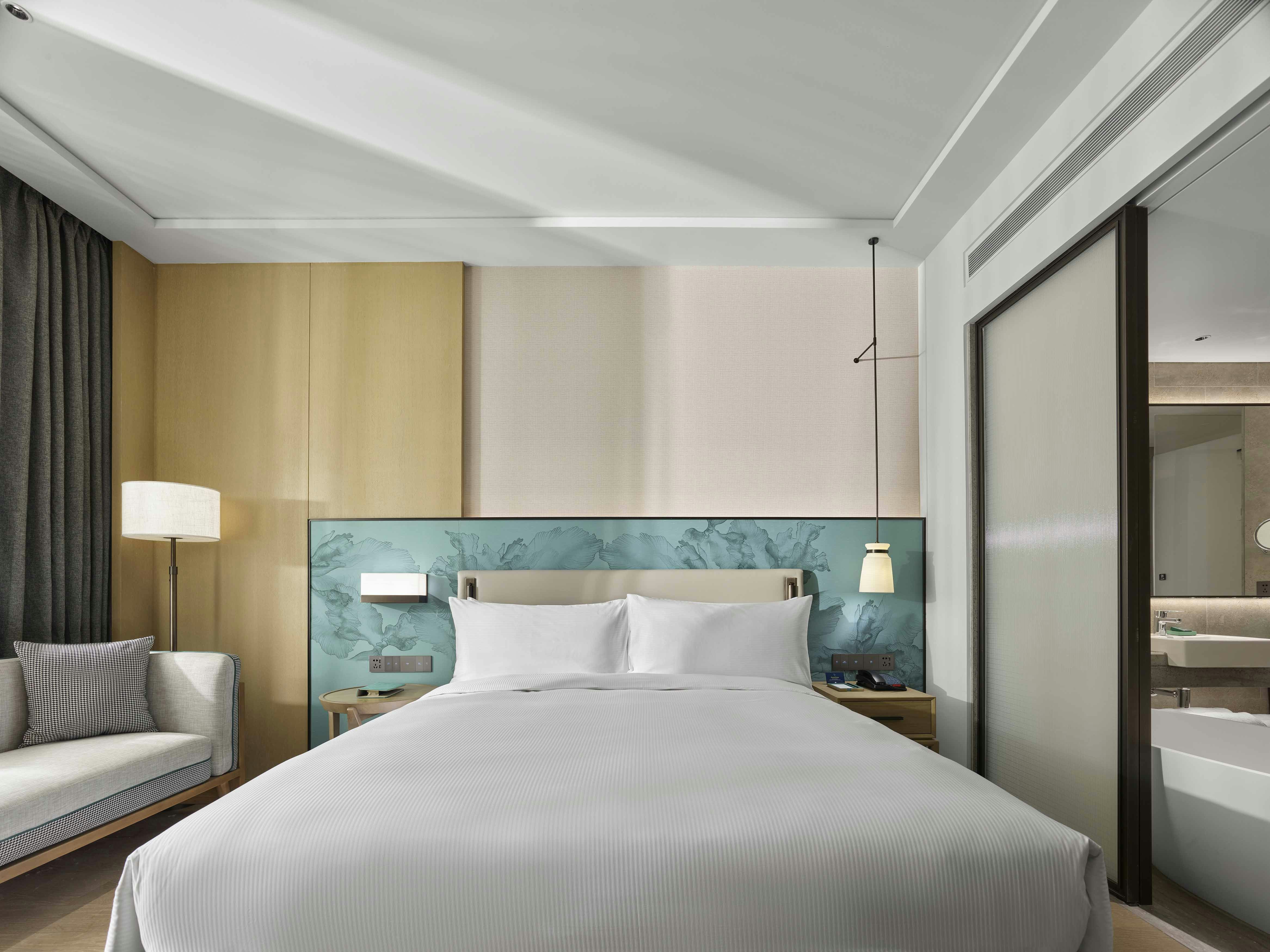 غرفة بسرير كينج، DoubleTree by Hilton Taizhou Shenxianju 2/4