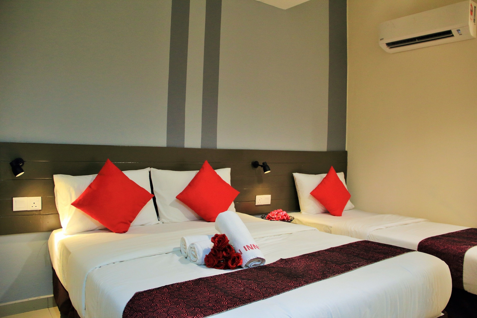 Family 3, 1 Queen and 1 Single Bed, No Window