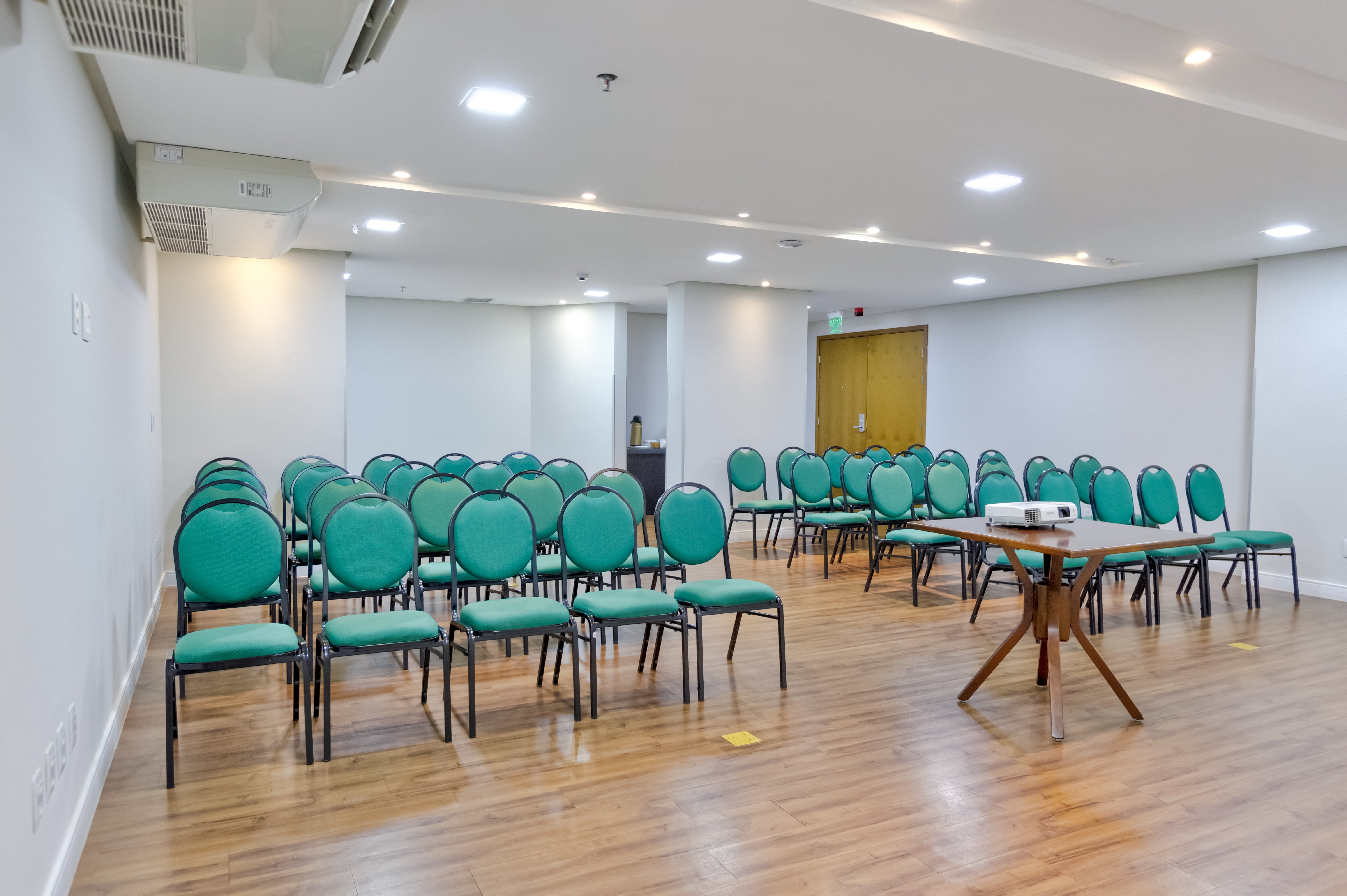 HOLIDAY INN GOIANIA 64/78