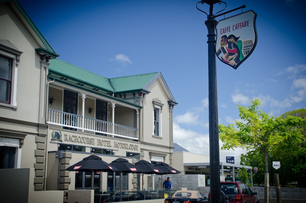 The Racecourse Hotel & Motorlodge 5/53