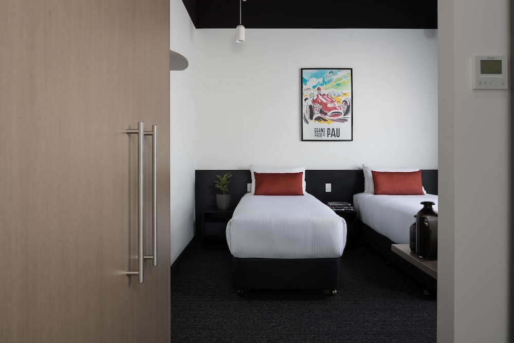 Rydges Pit Lane Hotel 14/50