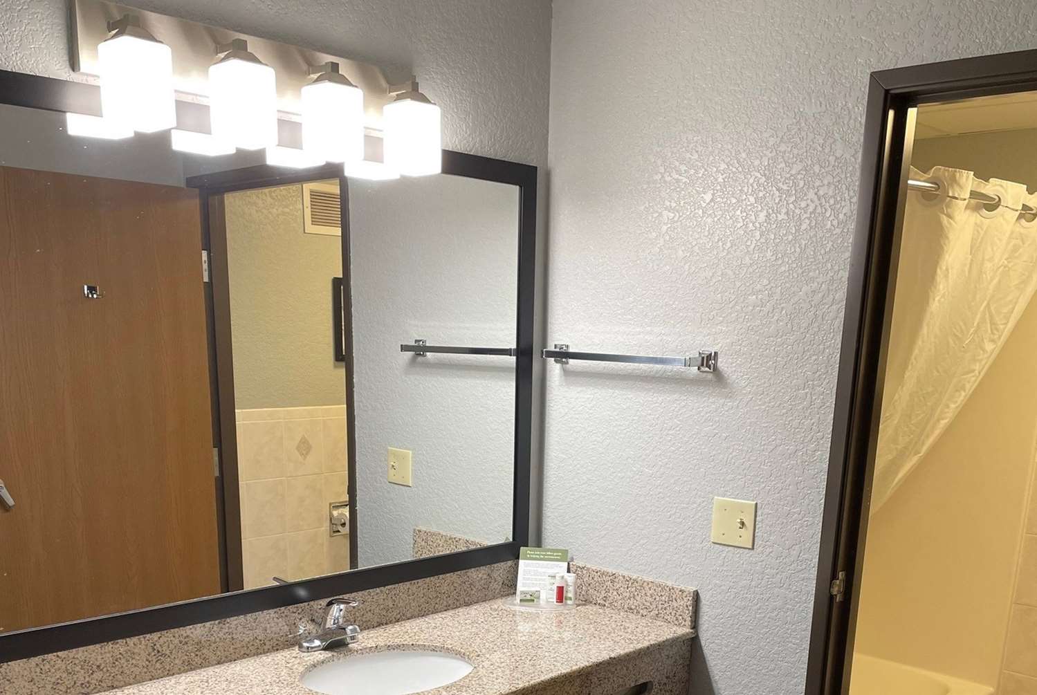 AmericInn by Wyndham Ankeny/Des Moines 37/38