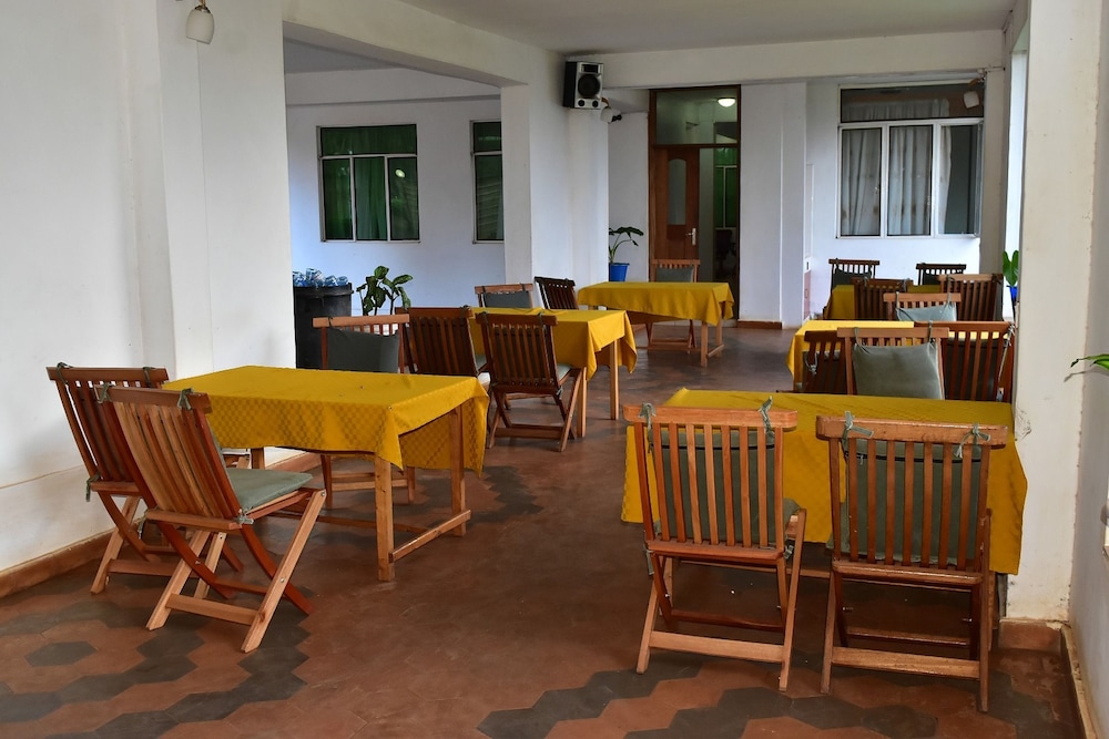 Westwood Hotel 32/43