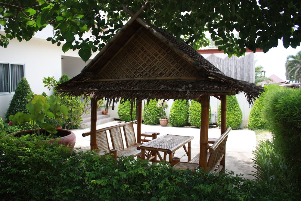 Bamboo Resort 37/41