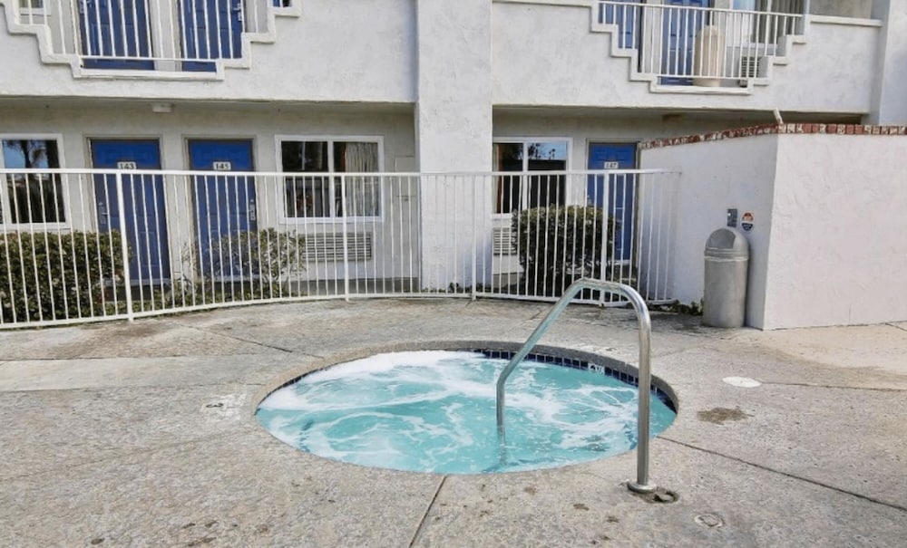 Motel6 Ventura, CA - South 38/61