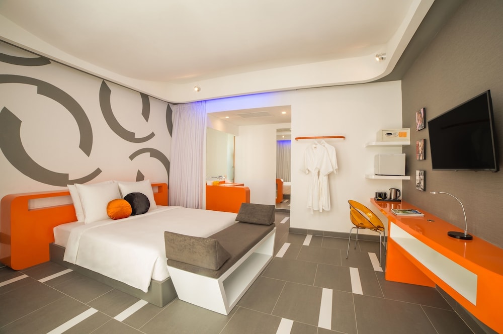 SUN & MOON, Urban Hotel 10/66