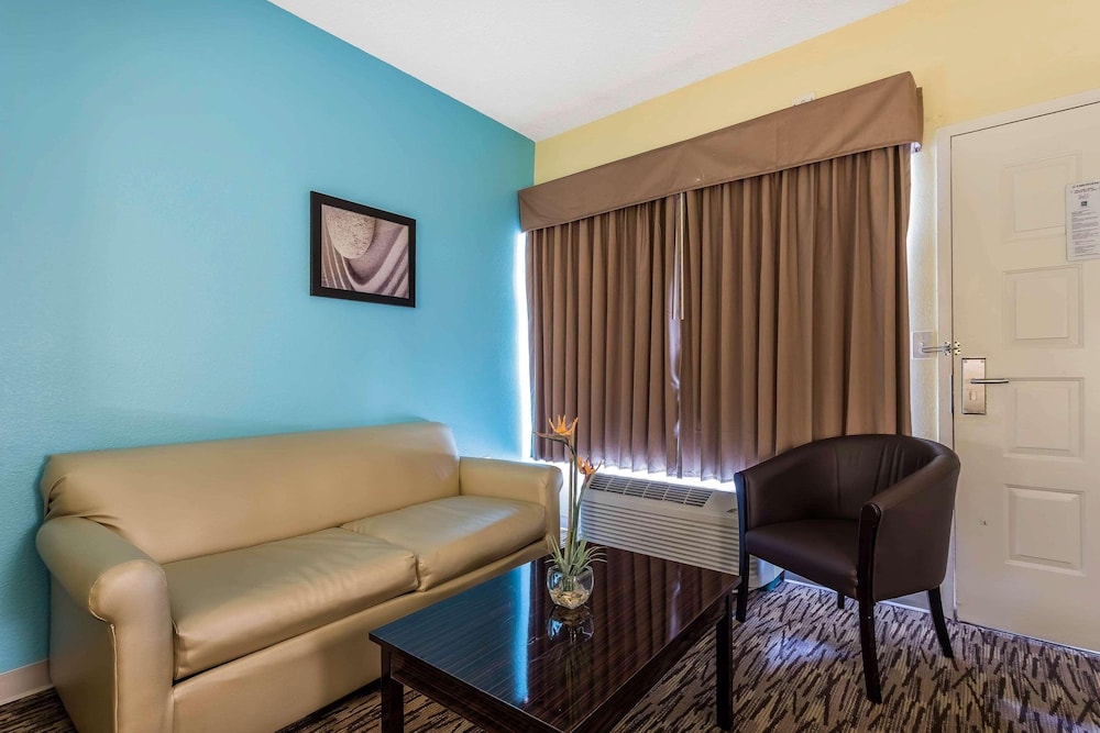 Boca Suites Deerfield Beach, SureStay Collection by Best Western FL 31/43