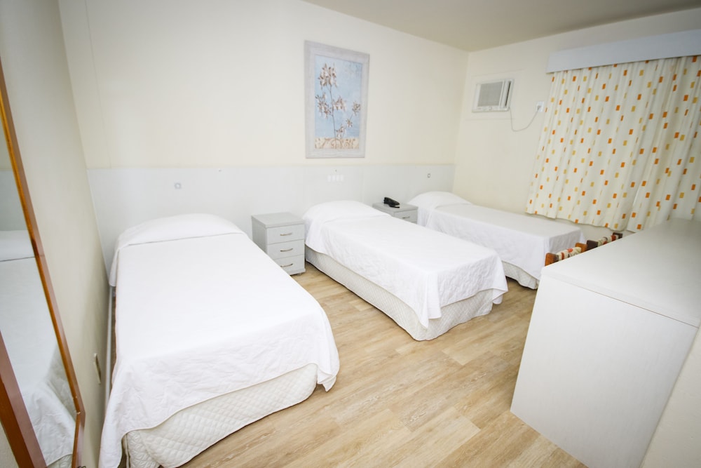 غرفة قياسية ثلاثية بثلاثة أسرّة، Hotel Geranium 1/6