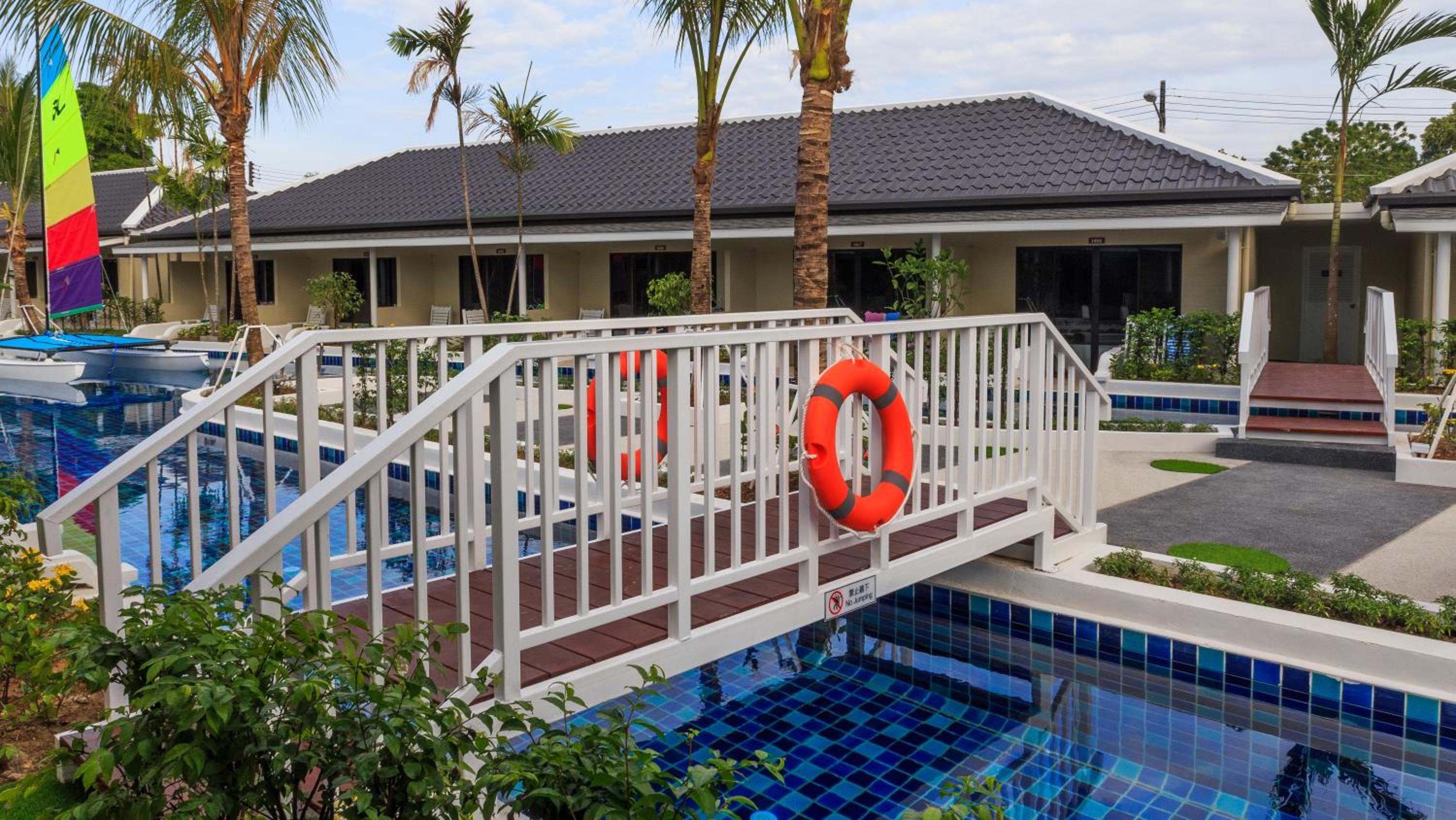 Tuana Hotels Brook Pool Access 5/50