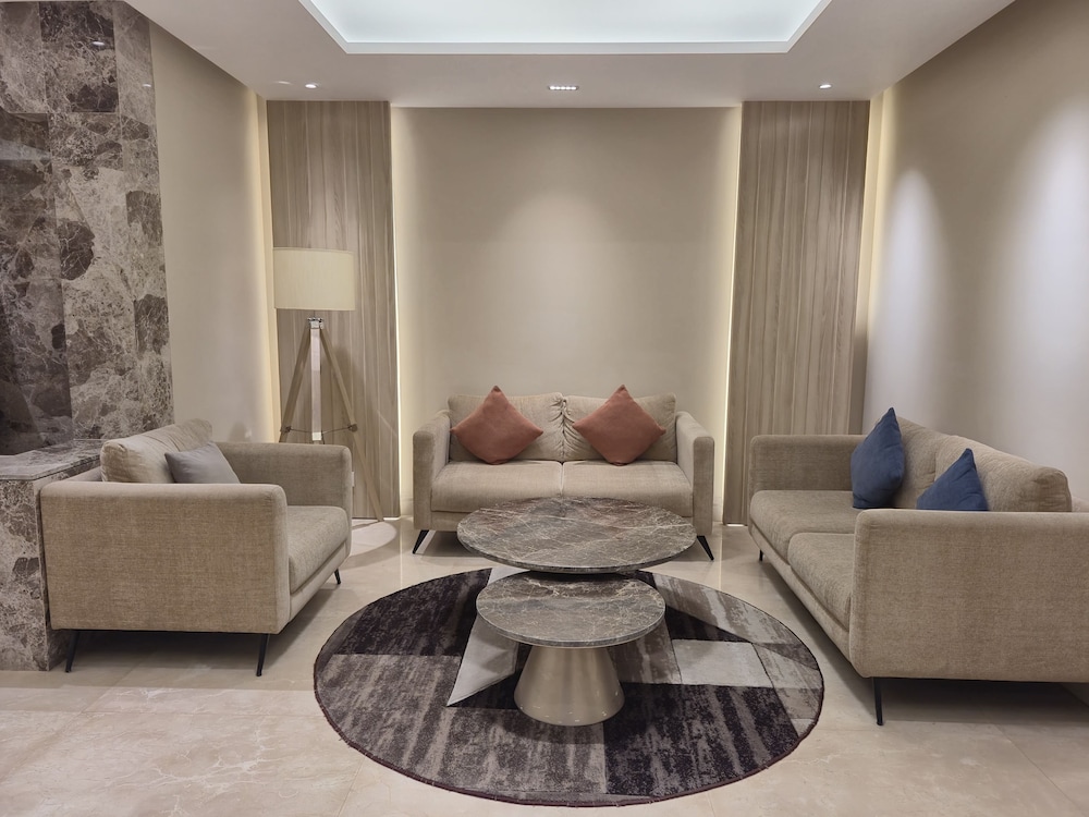 Royal Park Residence Hotel 52/75