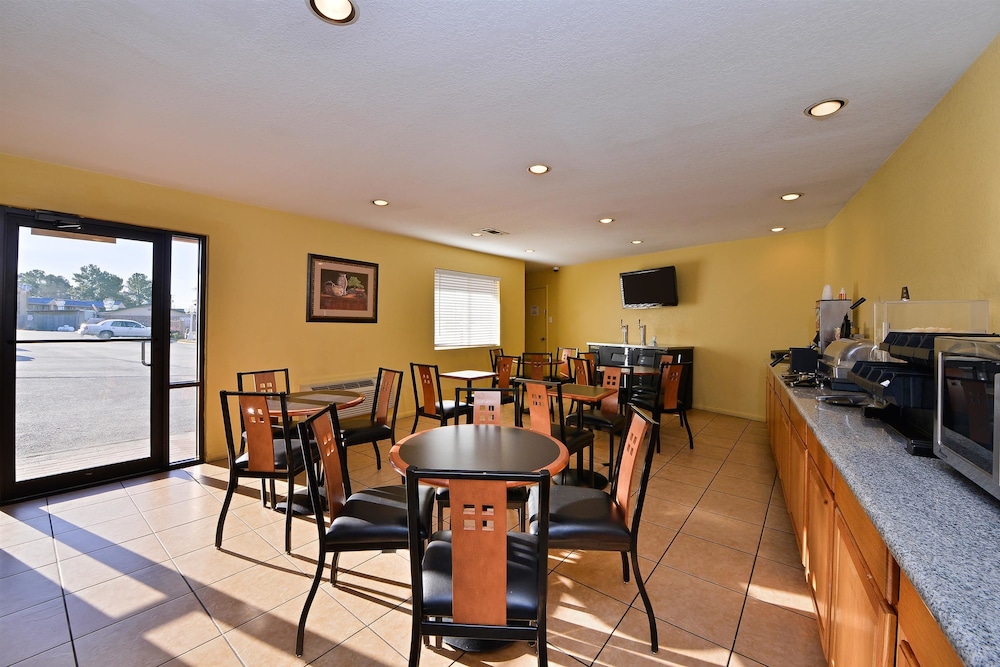 Xecutive Inn and Suites 29/37