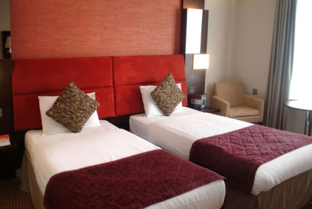 The Dragon Hotel 9/36
