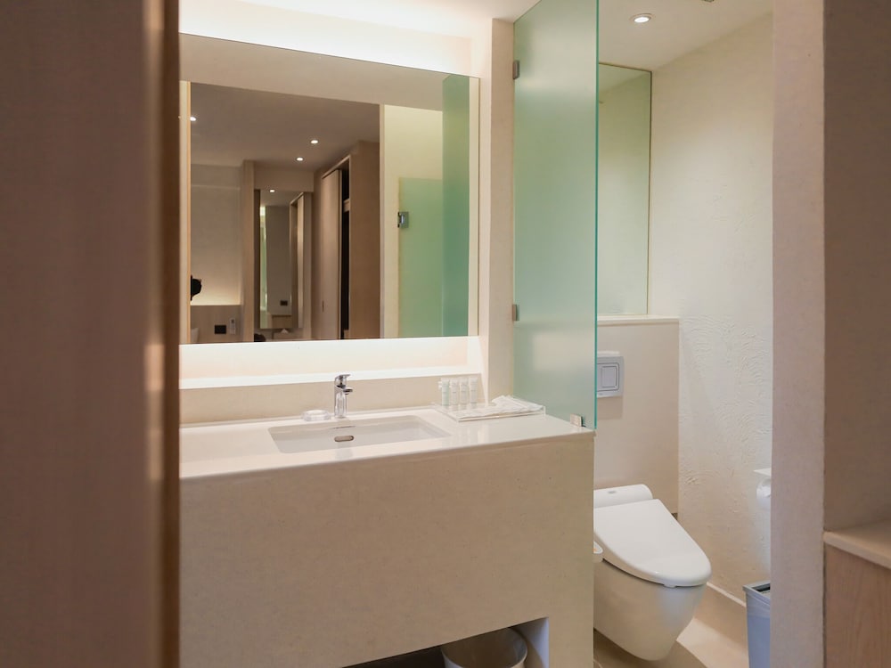 Balcony Seaside Sriracha Hotel Serviced Apartments 34/34
