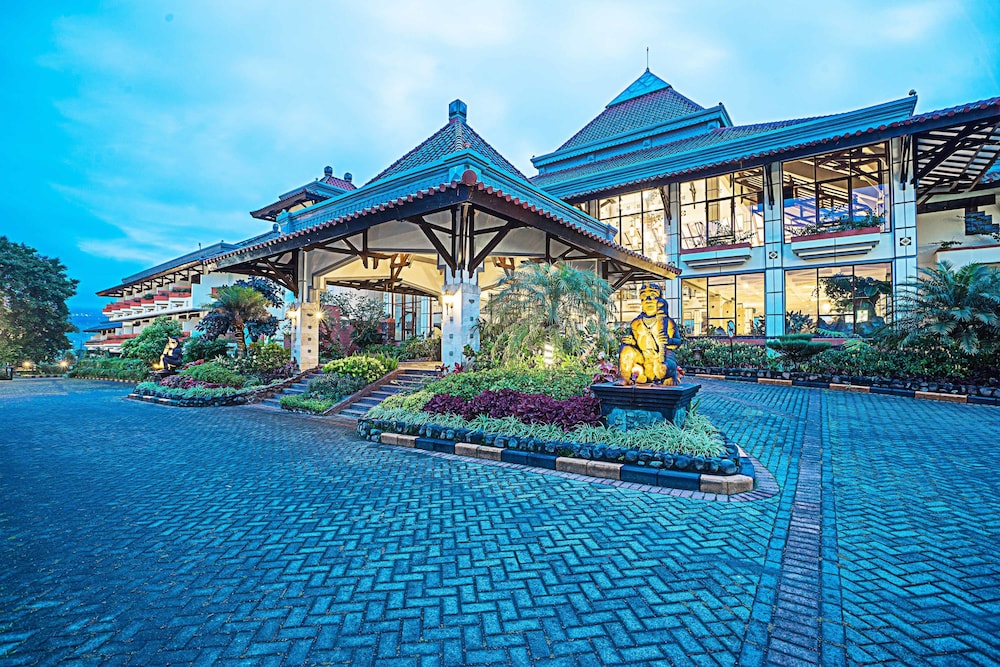 Royal Hotel and Villa Batu 7/61