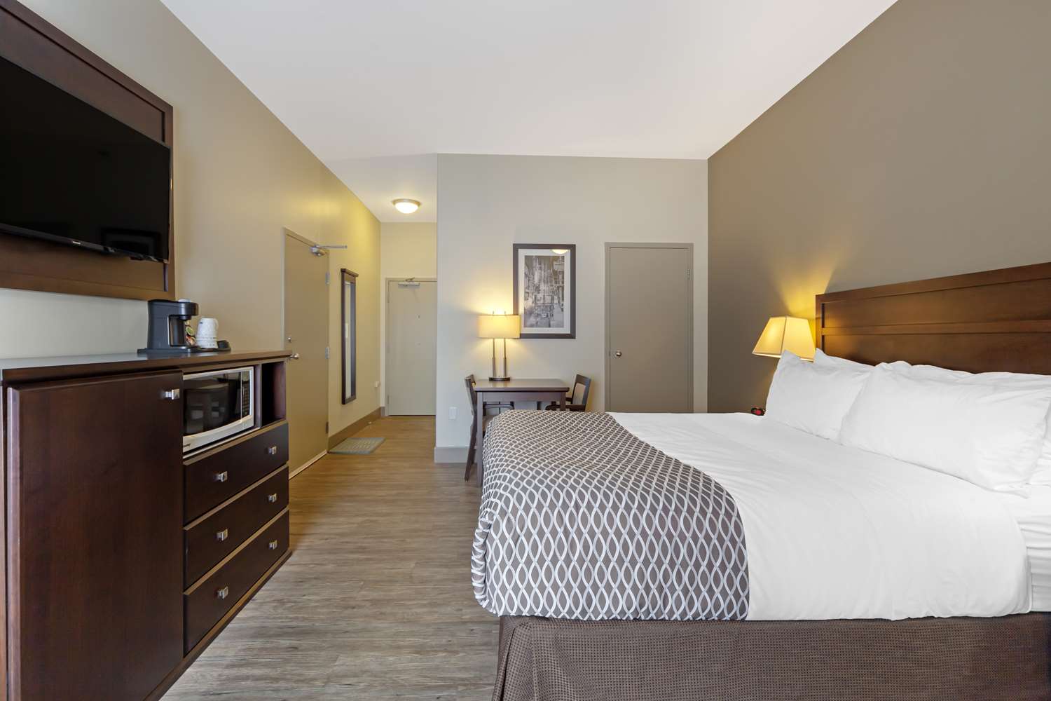 Best Western High Road Inn 4/53