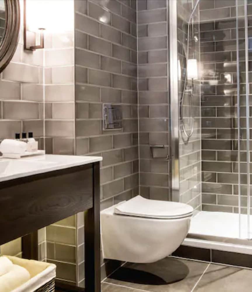 Dakota Hotel Glasgow 60/63