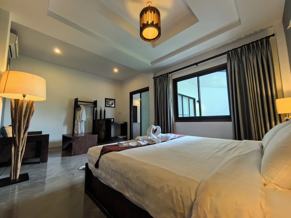 1 BEDROOM, SUITE, GARDEN VIEW
