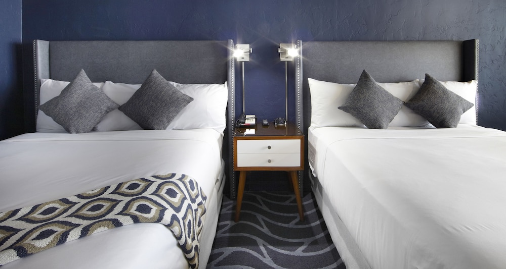 Monterey Beach Hotel, a Tribute Portfolio Hotel 20/83