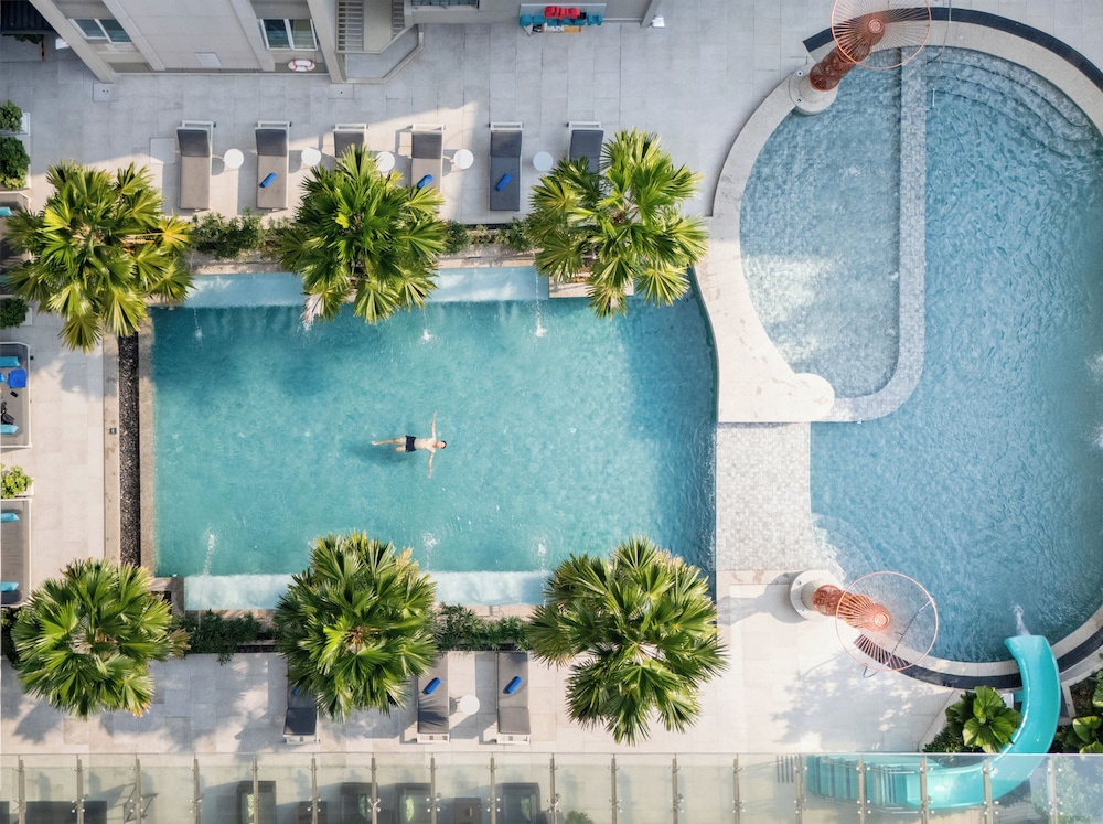 Novotel Living Bangkok Sukhumvit Legacy 75/77
