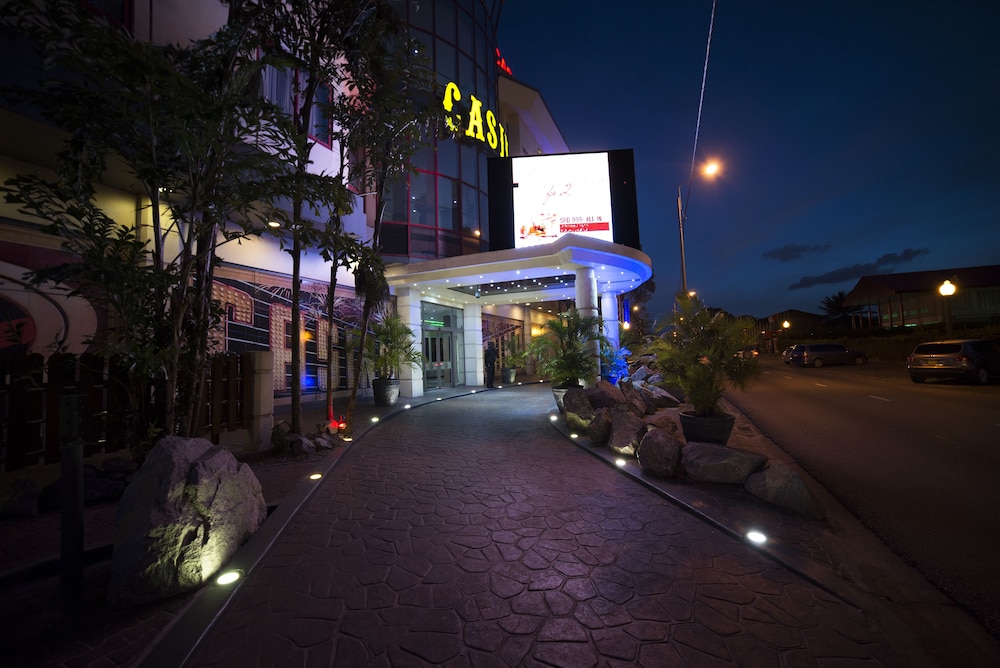 Elegance Hotel & Casino 5/50