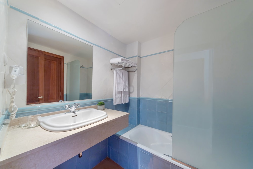 Hotel Rural Es Riquers 27/69