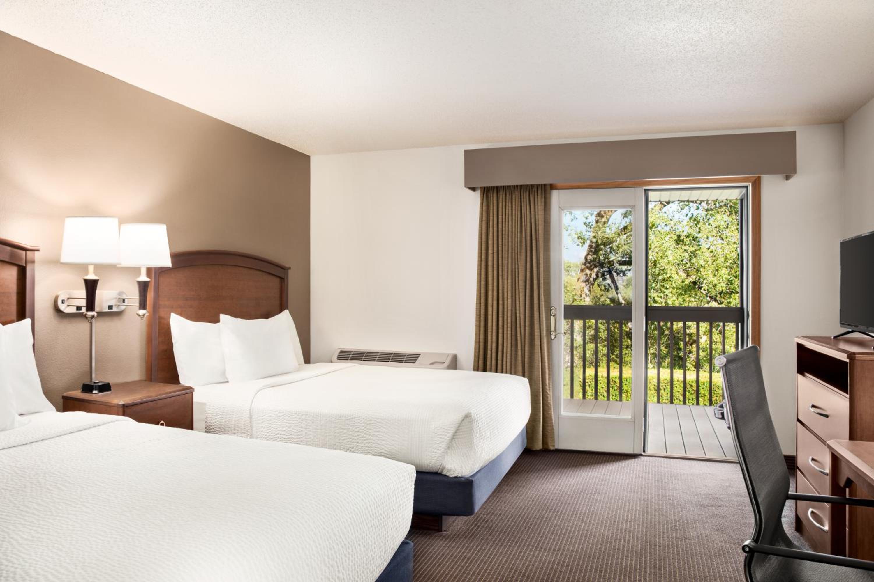 جناح بسريرين كوين مع أريكة، Americinn By Wyndham Baudette 2/6