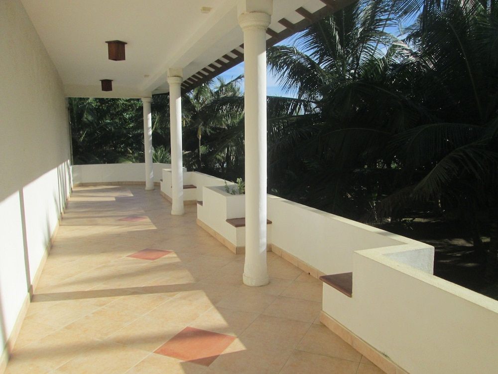 Raja Beach Hotel 27/50