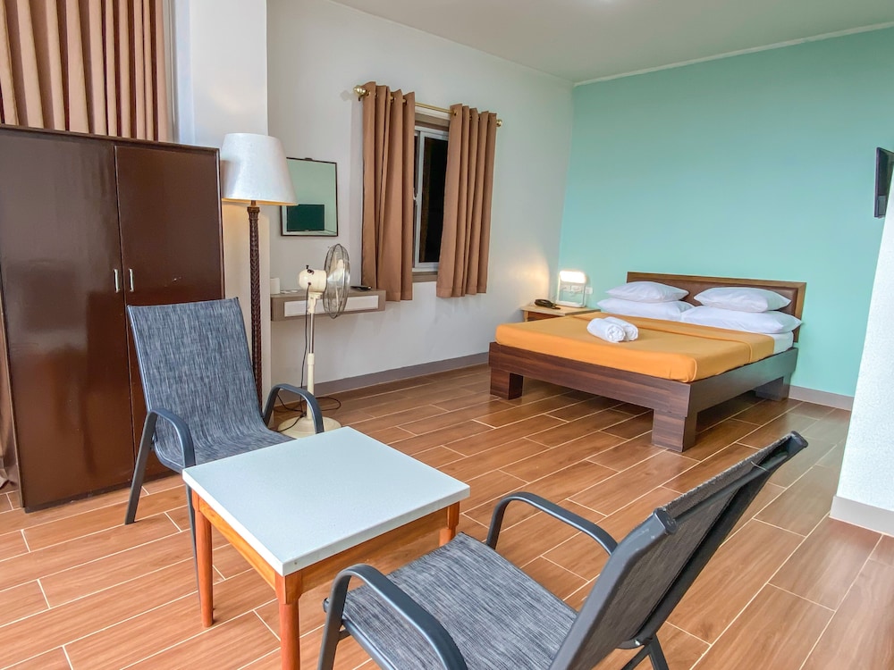 Metro Pines Inn 40/46