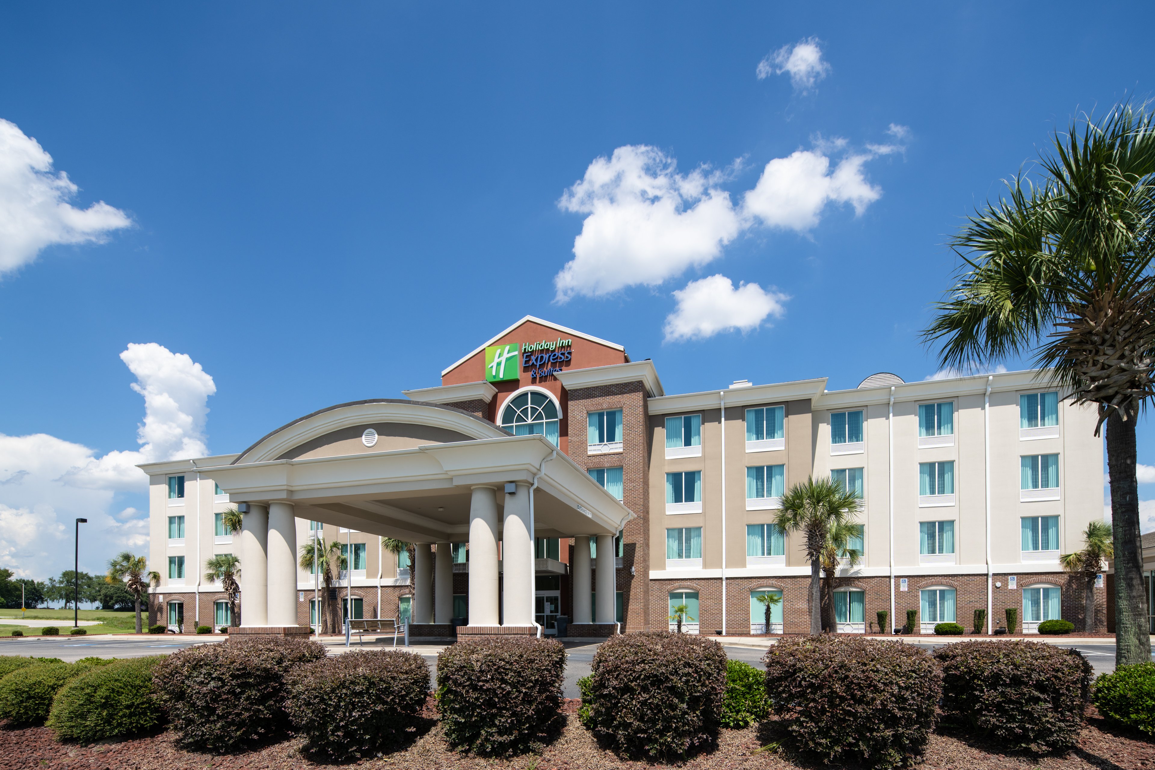 Holiday Inn Express Hotel and Suites Florence I-95 at Hwy 327 8/51
