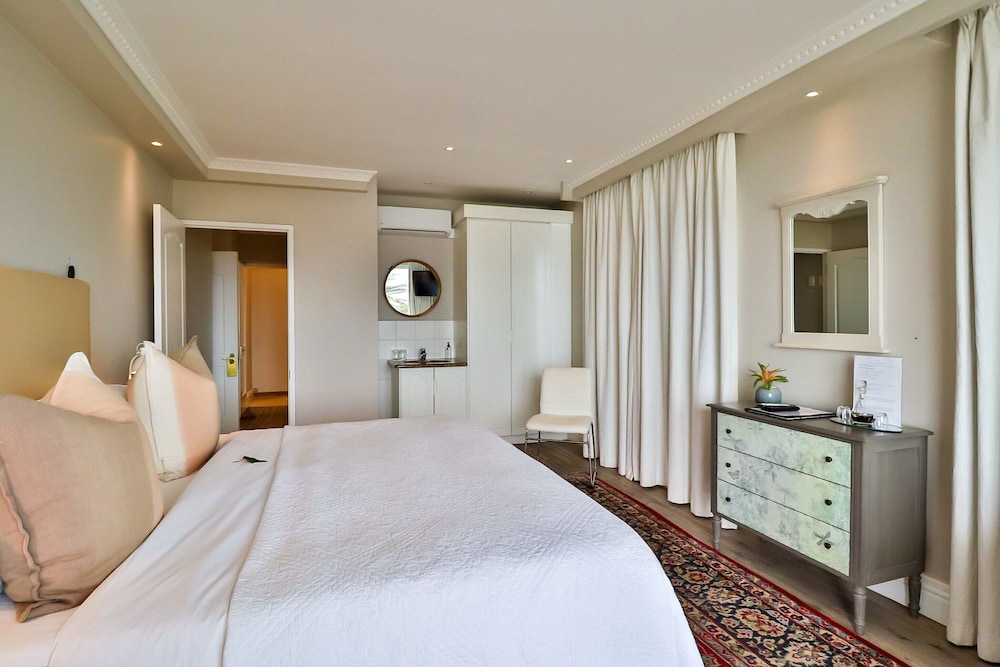 Hermanus Beachfront Lodge 9/43