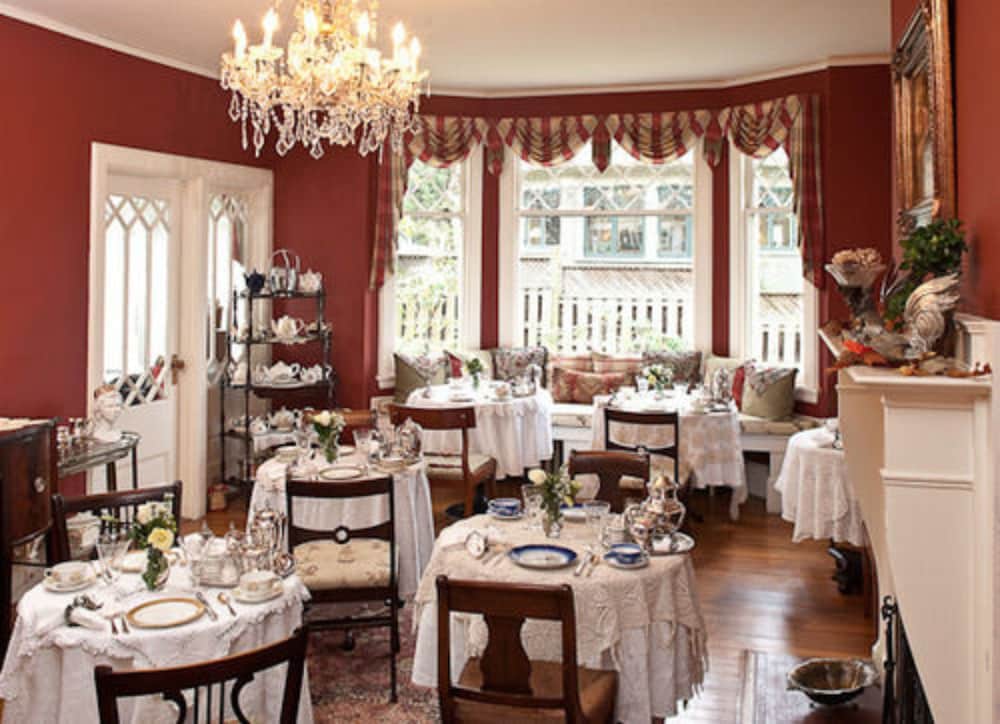 The Black Walnut B & B Inn 61/73