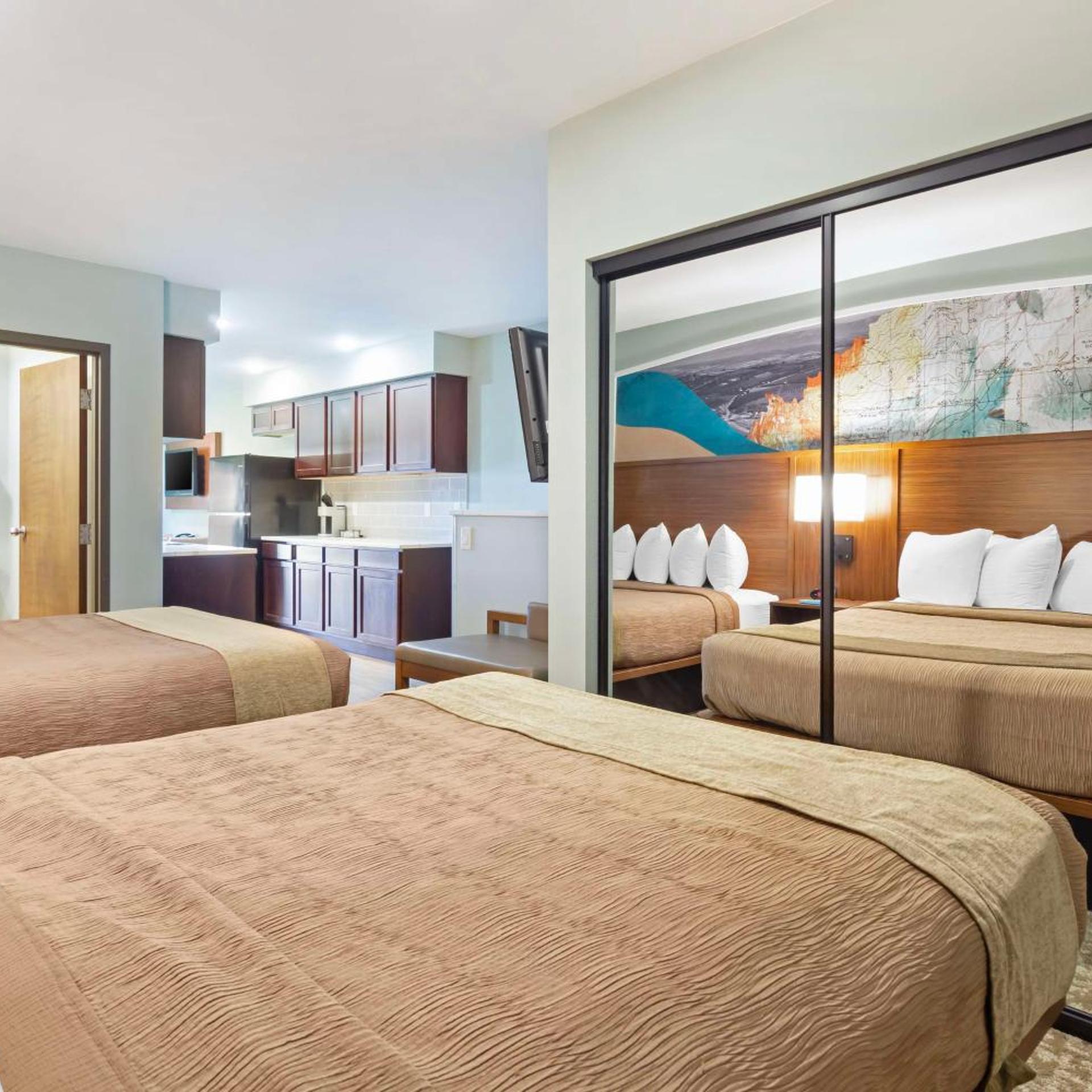 Suite, King Bed, Murphy Bed, 2 Queen Beds, Balcony, Kitchen