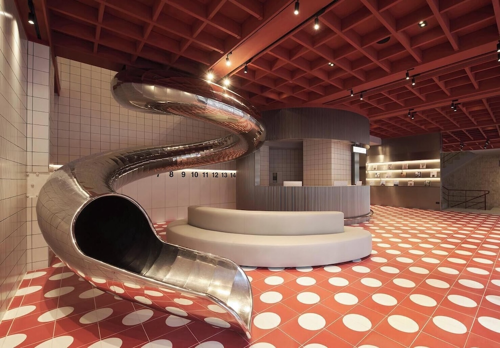 RedDot Hotel 8/50