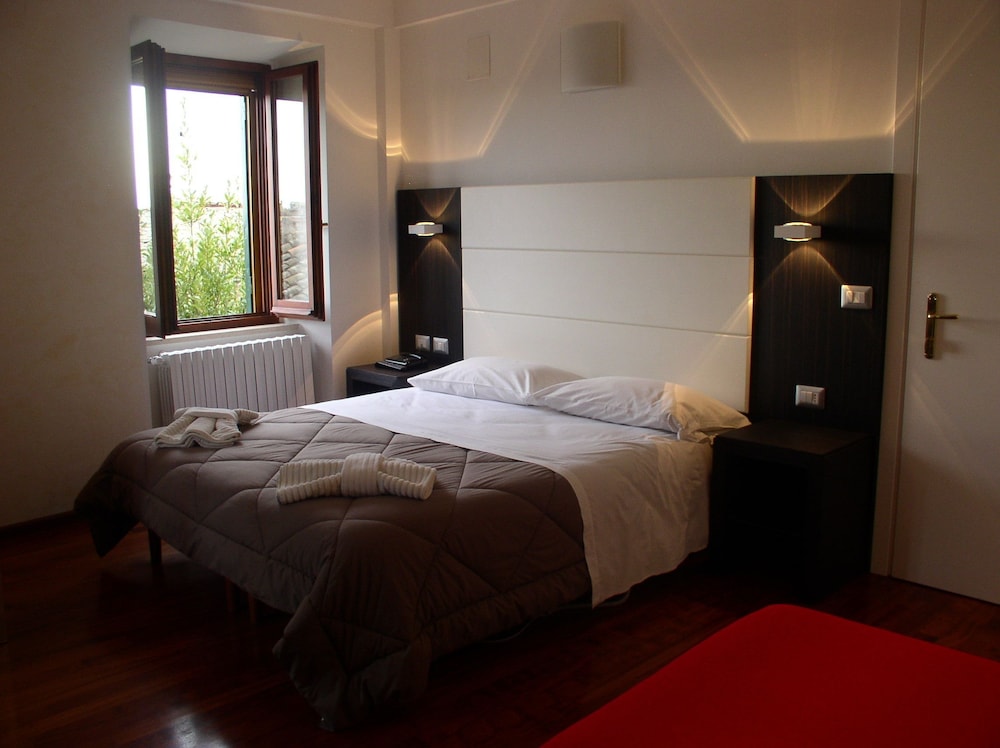 ROOM, TRIPLE