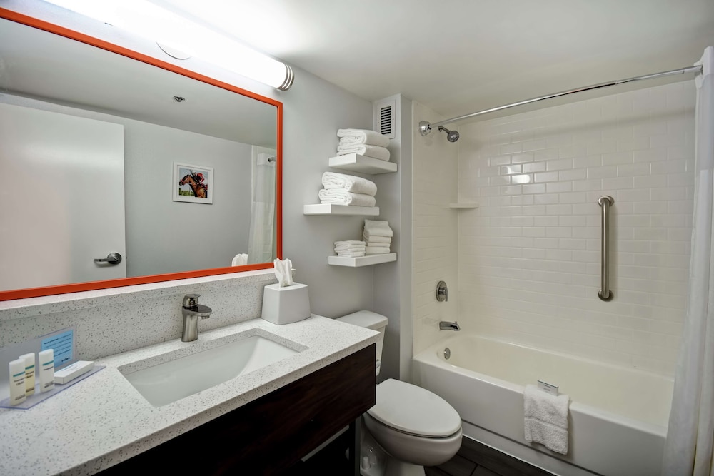 Hampton Inn I-75 Lexington Hamburg Area 8/35
