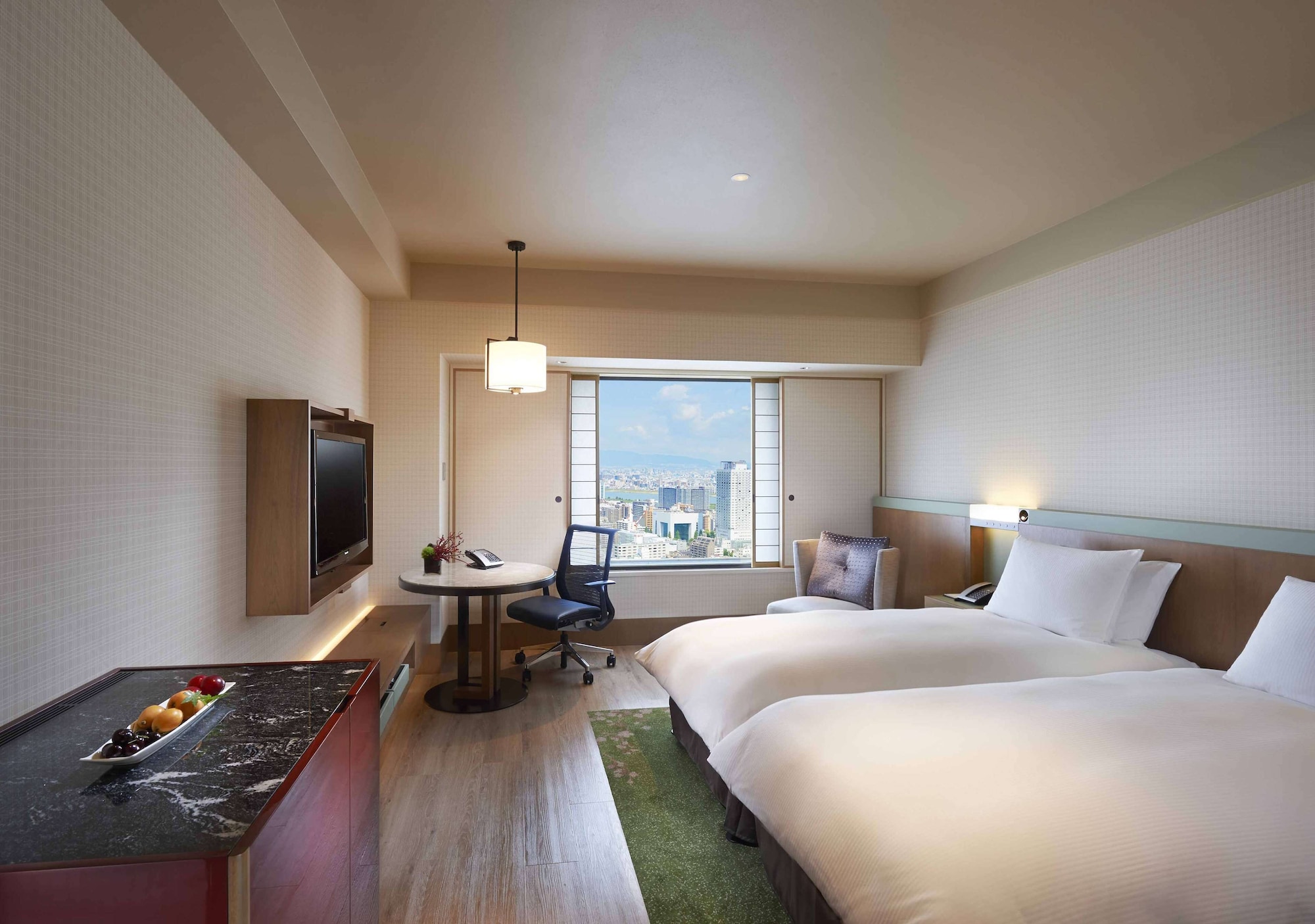 DELUXE, KING BED