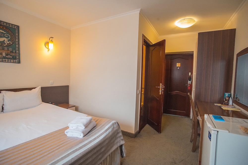 Alma Hotel 34/76