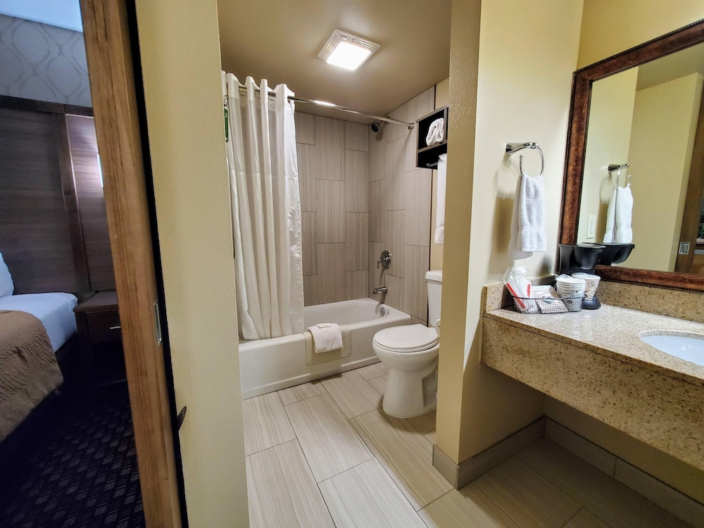 AmericInn by Wyndham Watertown 48/50