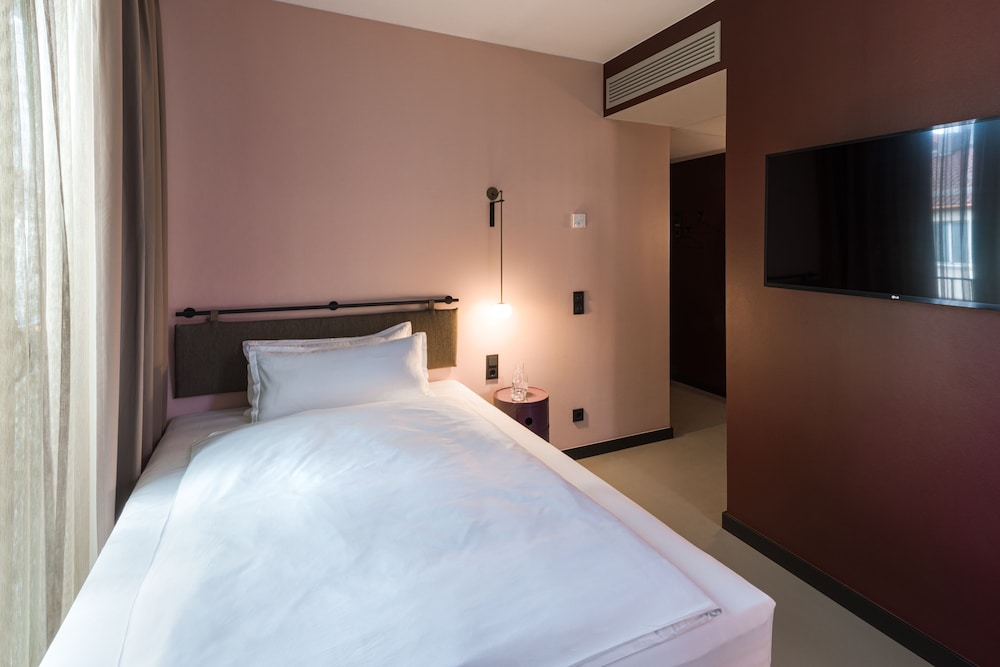 EmiLu Design Hotel 12/50